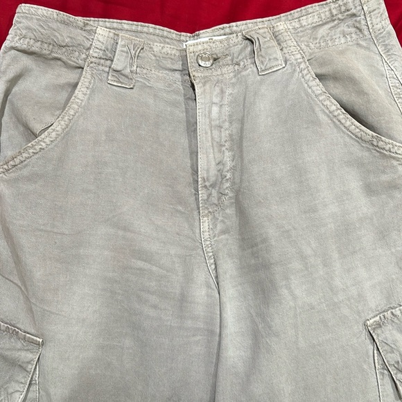 Zara Cargos - Picture 2 of 5